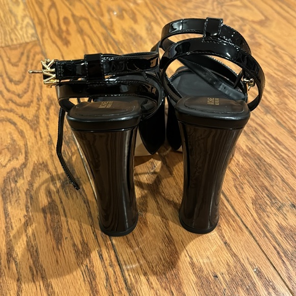 Michael Kors Paola Platform Sandal NWOT - Picture 5 of 5